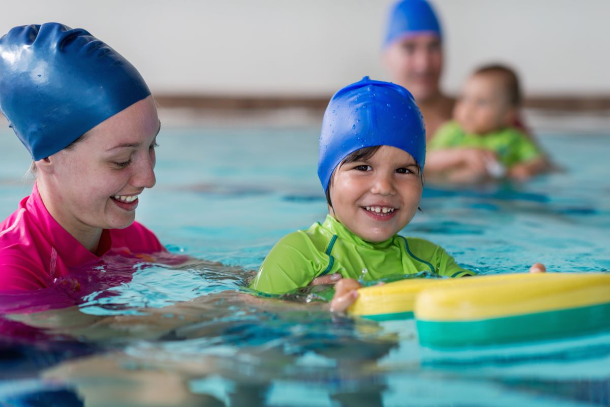 Schwimmen lernen in Friesland: Der richtige Zeitpunkt und be
